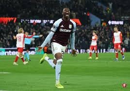 WBC撤销特伦斯·克劳福德世界拳王头衔，因其未支付认证费用，引发争议并导致空缺。